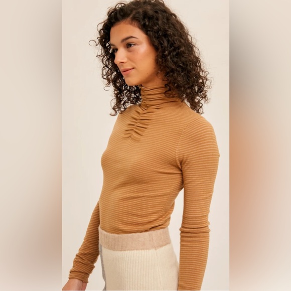 NWT Hem & Thread INA PIN STRIPE SHIRRING MOCK NECK TOP IN MUSTARD - Picture 5 of 13